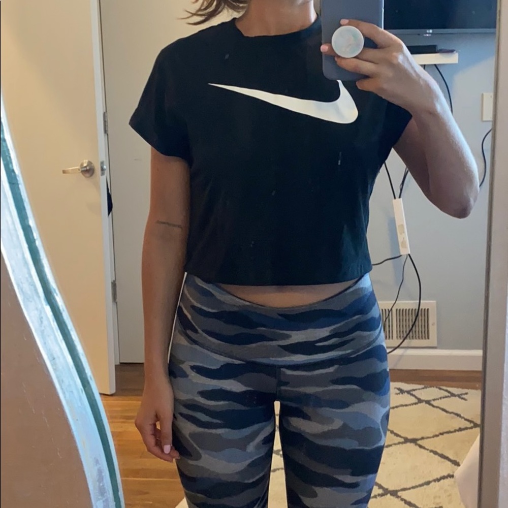 nike swoosh cropped tee